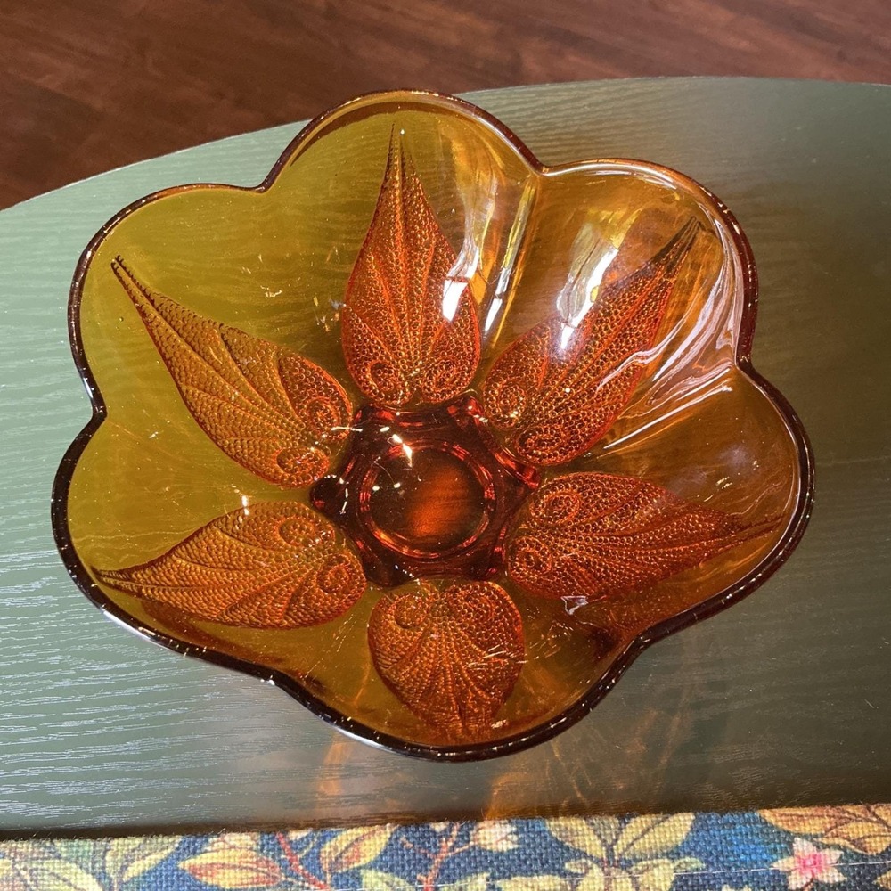 Vintage 7.5" Amber Glass Flower Bowl Leaf Pattern Scalloped Edge Centerpiece MCM